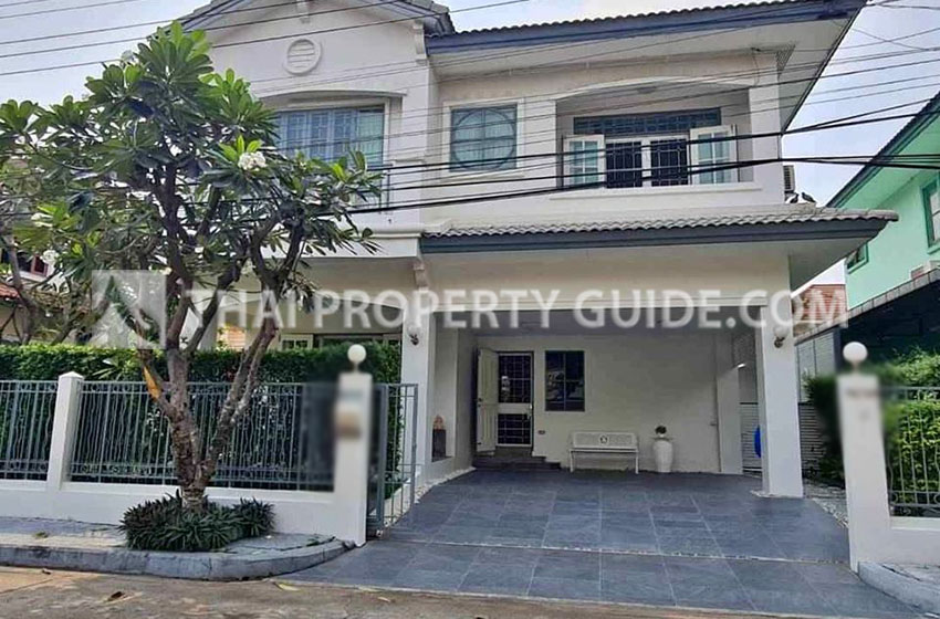 House with Shared Pool for rent in Srinakarin